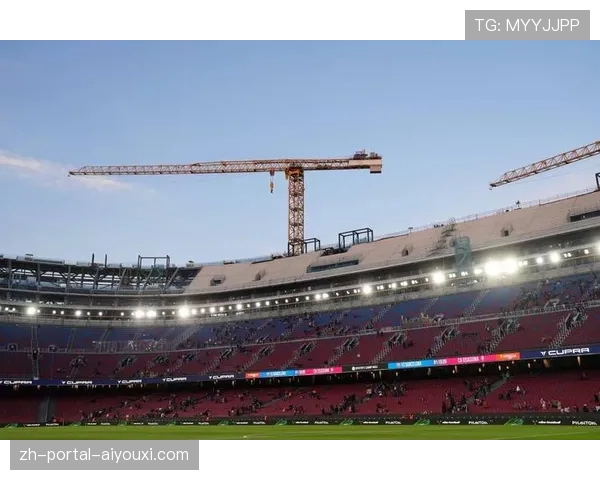 诺坎普的寂静时刻：赛后巴萨更衣室门紧闭一小时，内部正就本场失败的战术实验进行激烈讨论。